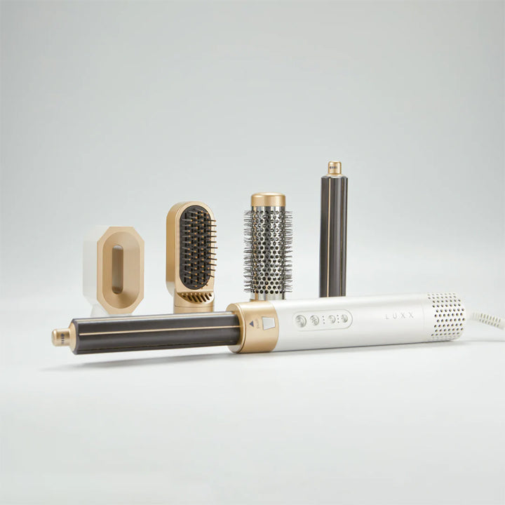 Does the Luxx Air Pro 2 come with a storage box?